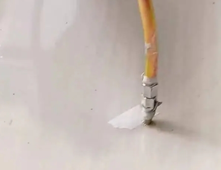 肥东瓷砖空鼓维修公司专业解答在瓷砖铺贴过程中，如果使用的砂料过粗（如全部使用了粗砂），可能会导致以下问题